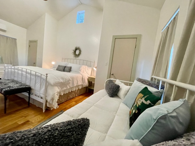 Guesthouse Cabin Master Suite