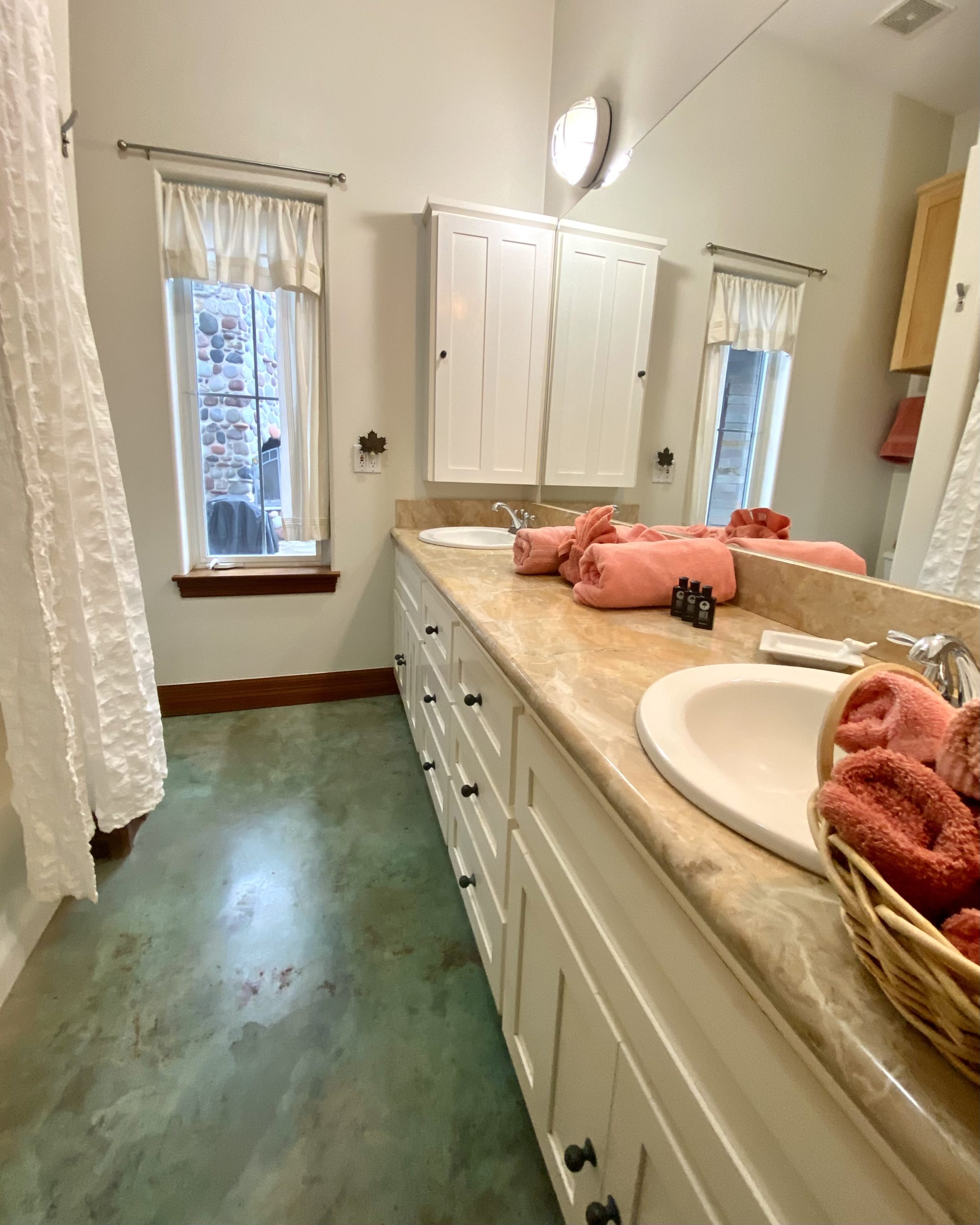 5-Sect-2-Cozy-Pooside-Suite-Large-Master-Bath-2nd-Section-CROP-TO-FIT--scaled