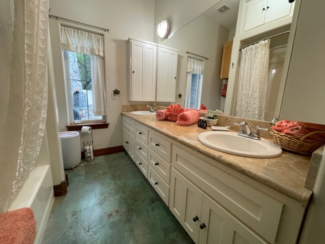 Cozy Poolside Suite Master Suite Bath