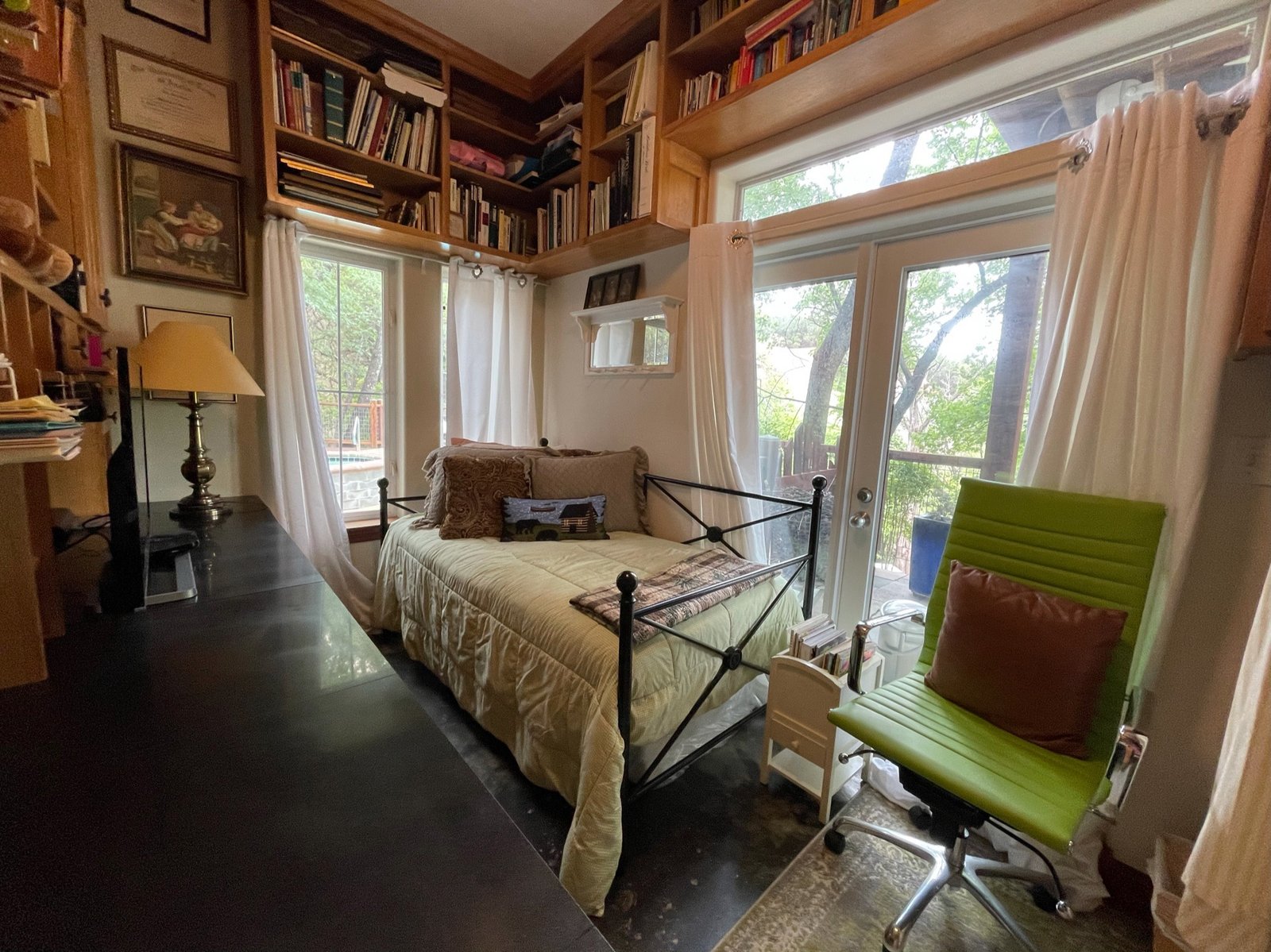 Poolside Suite Library and Office with Daybed