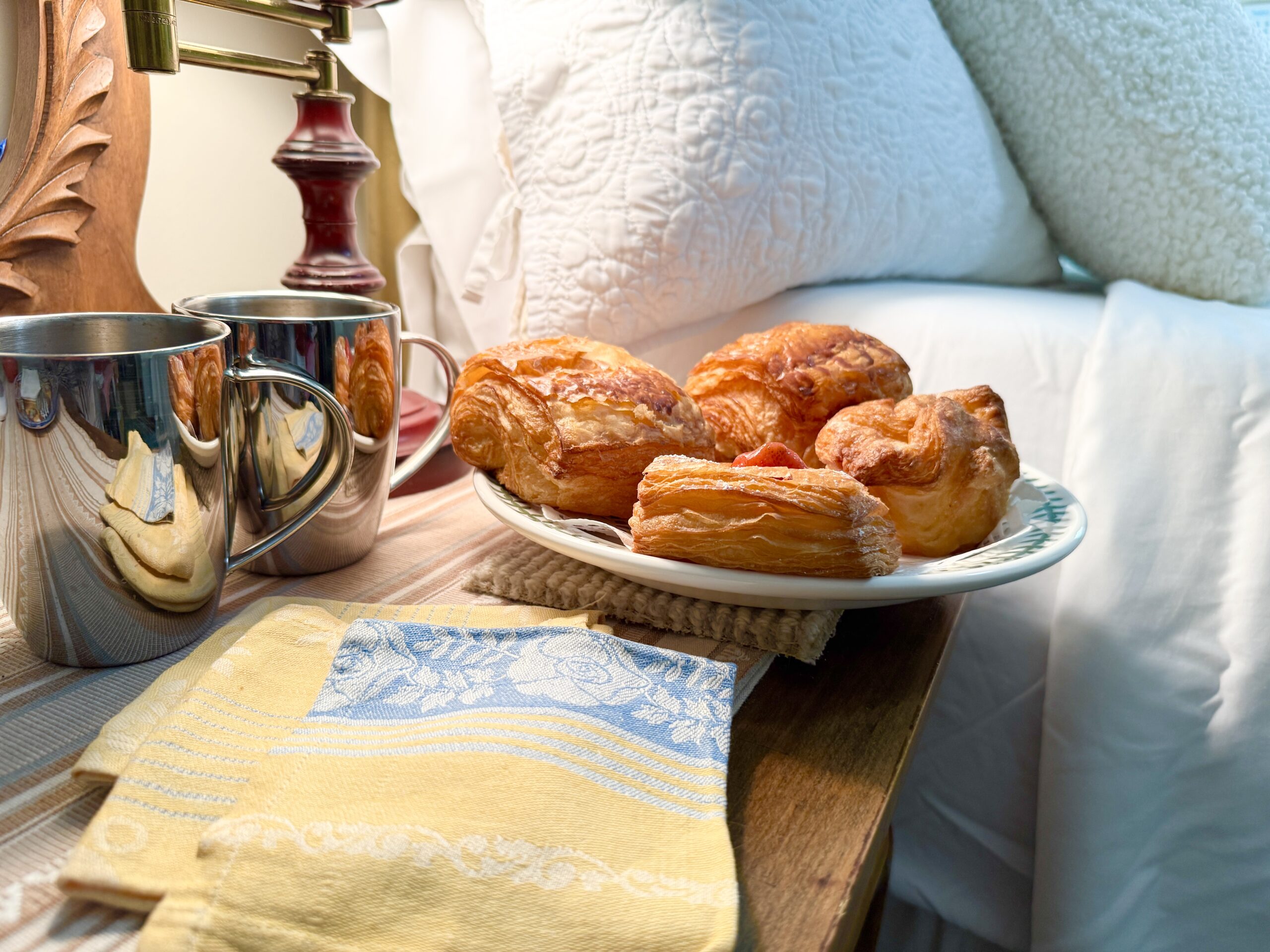 Croissants-Bedside-Suite-