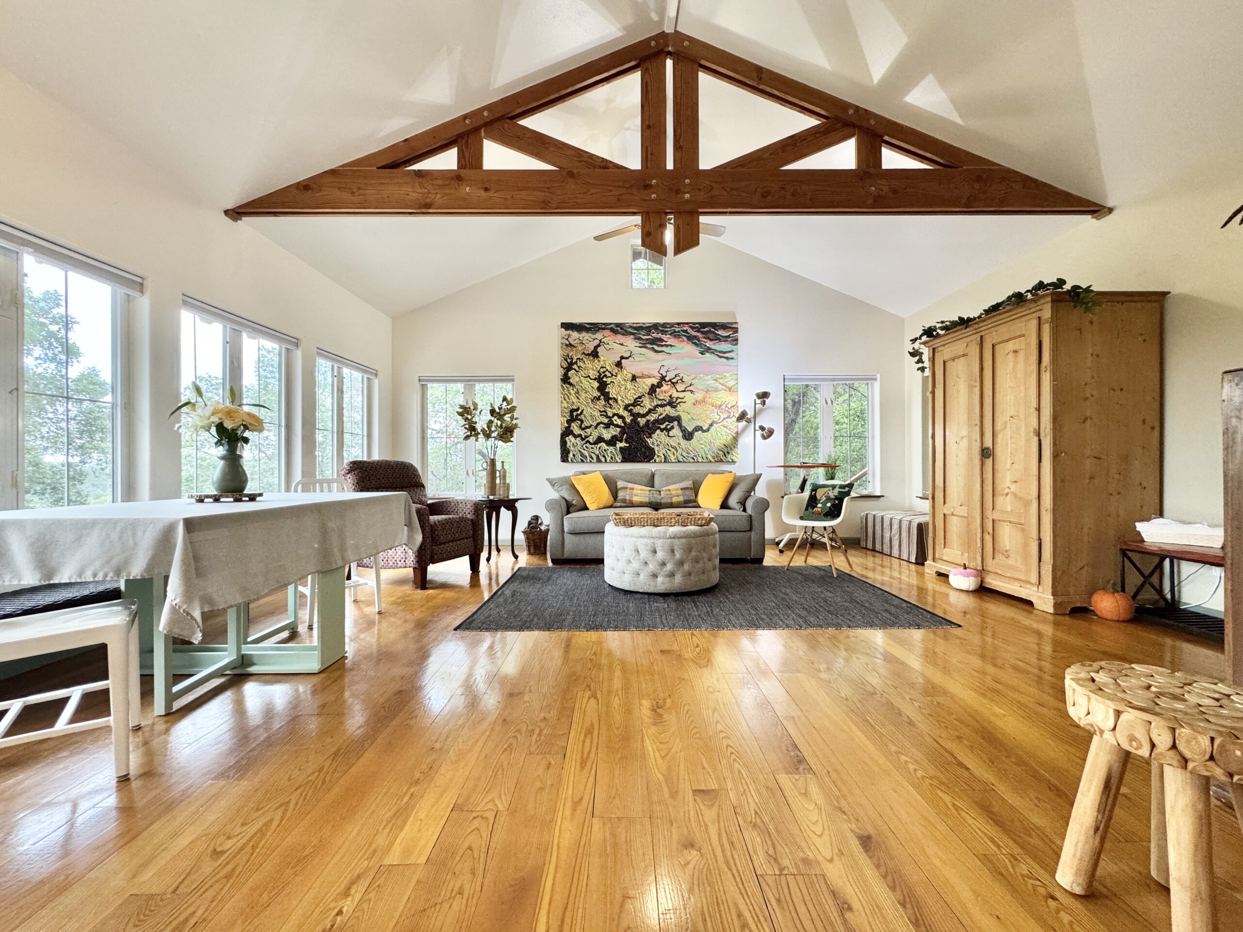 Guesthouse living room-dining-armoire-views