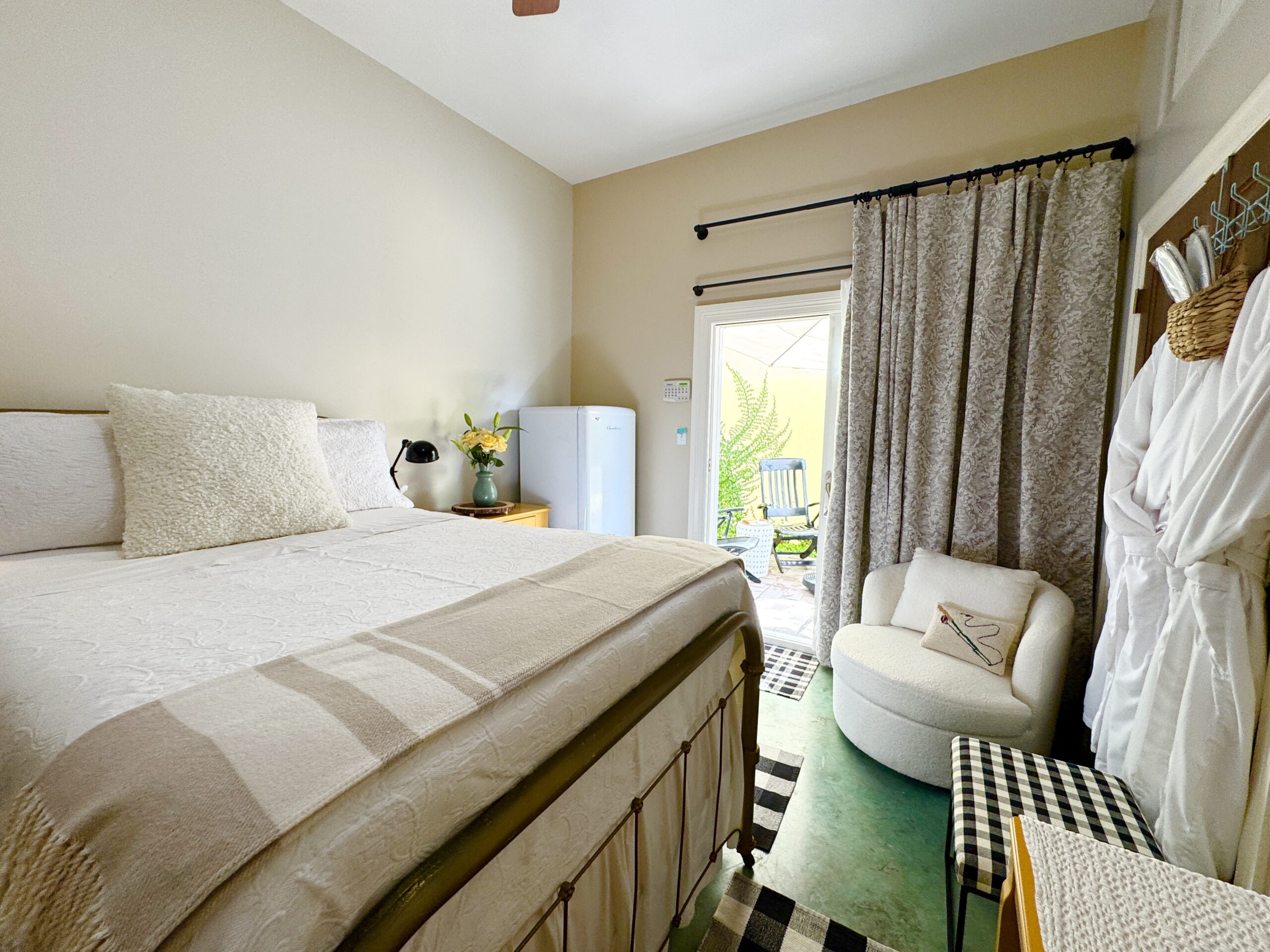 Poolside Suite-Main-w robes-