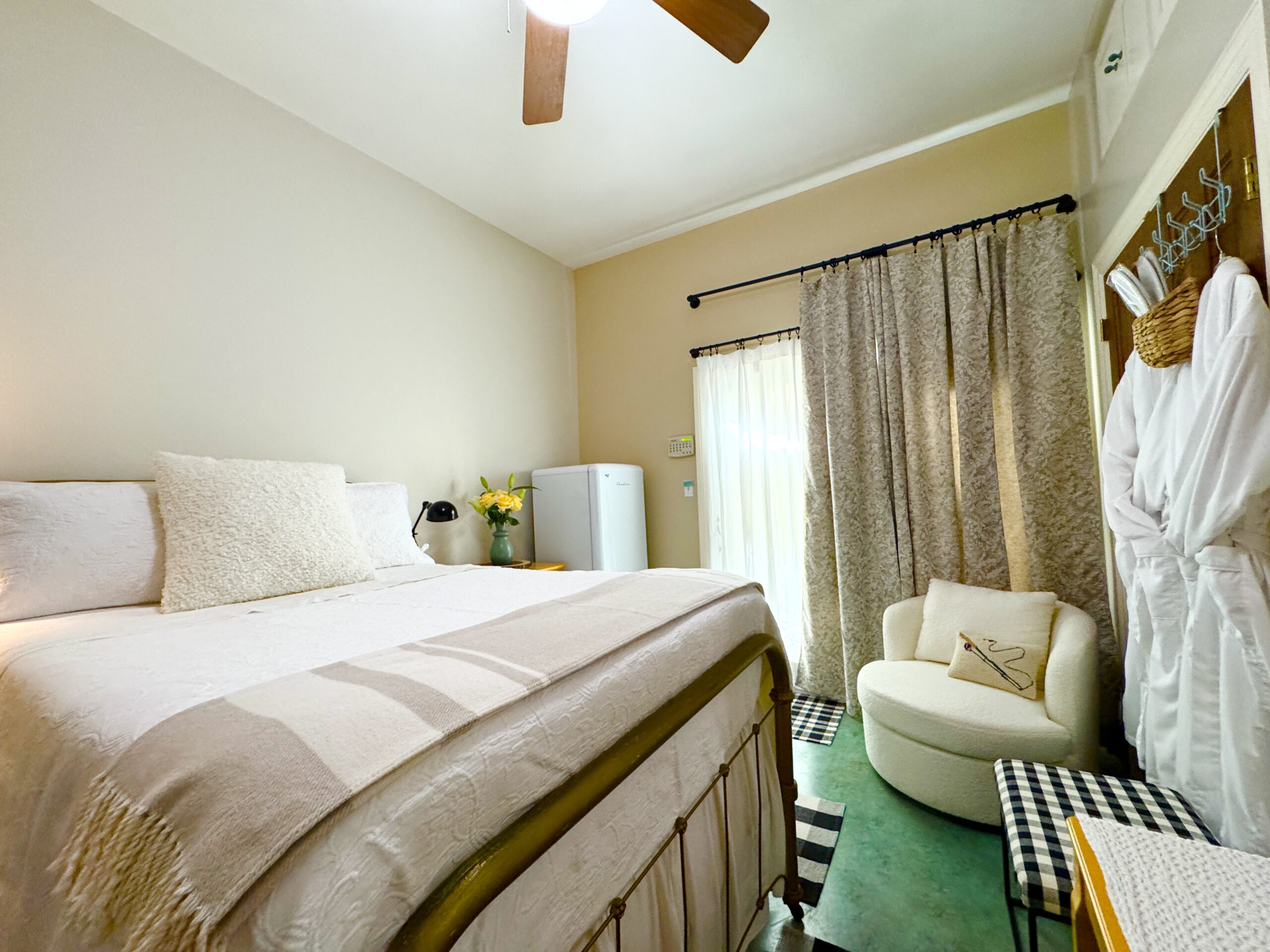 Poolside Suite-curtains closed-Main-