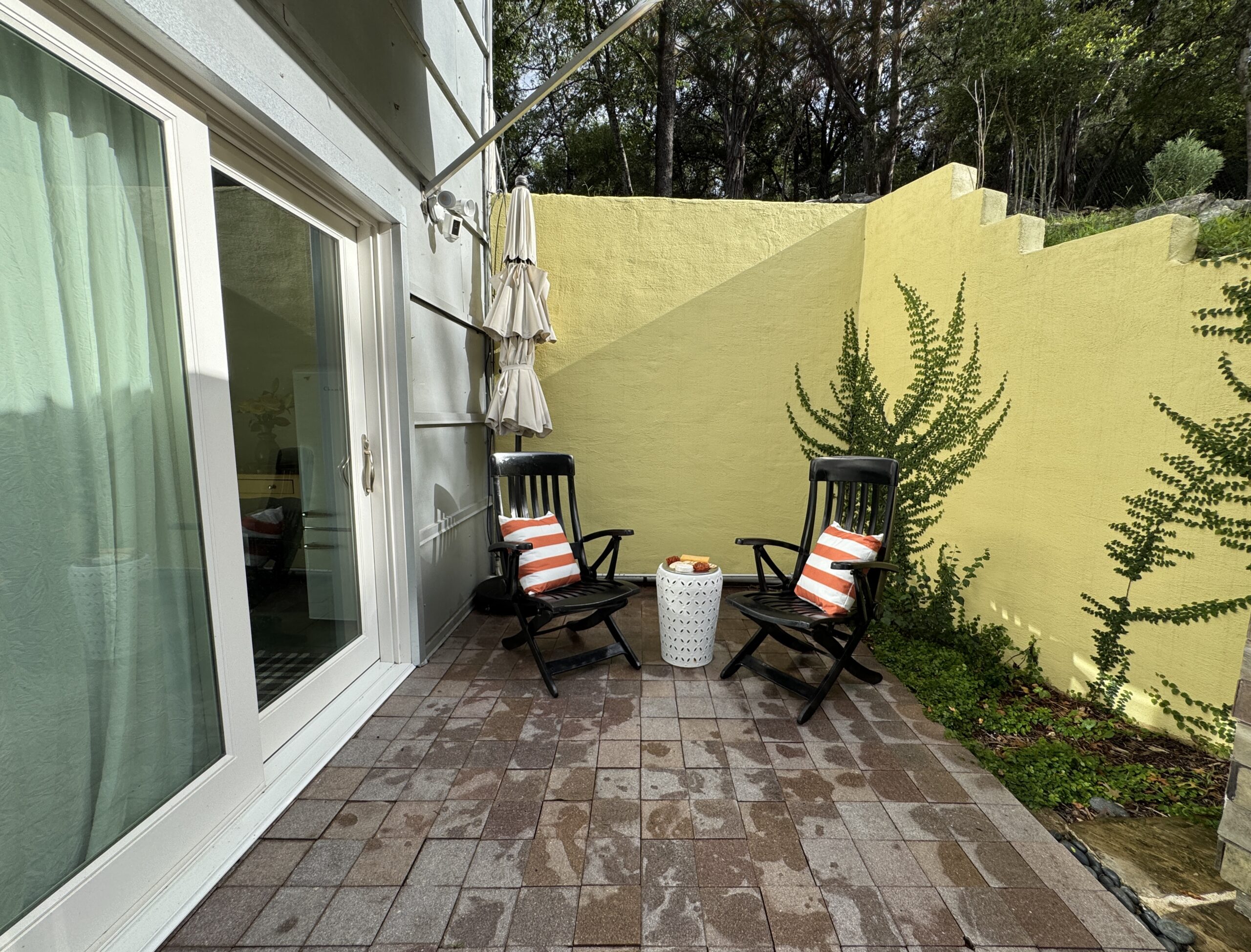Suite Entrance-Courtyard-